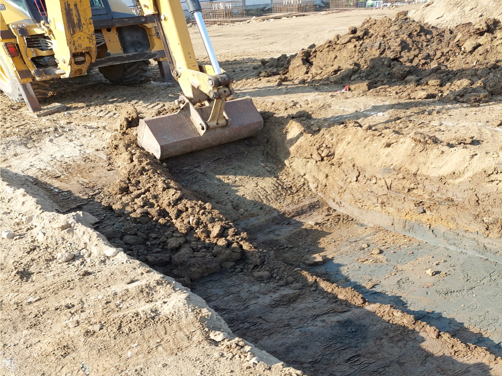 Excavari 1
